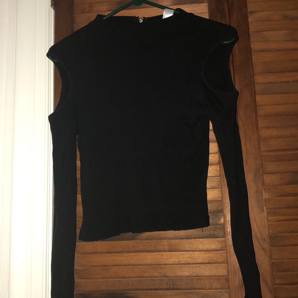 Black cold shoulder shirt from H&M